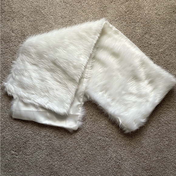 Elegant Faux Fur Scarf Wrap - Picture 4 of 4